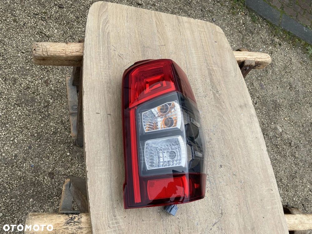 LAMPA TYLNA LEWA MITSUBISHI L200 2018 TRITON LJ-24003 - 1