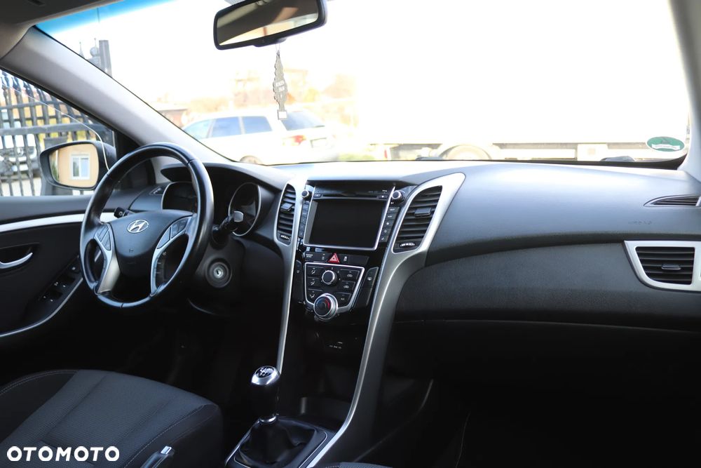 Hyundai i30 blue Kombi 1.6 GDi YES Gold - 29