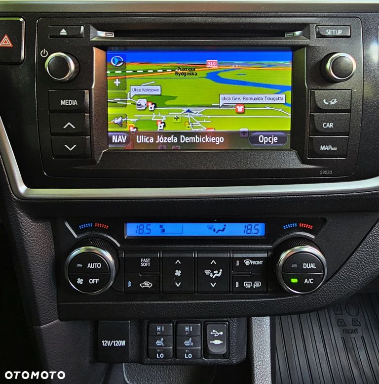 Toyota Auris 1.6 Prestige - 30