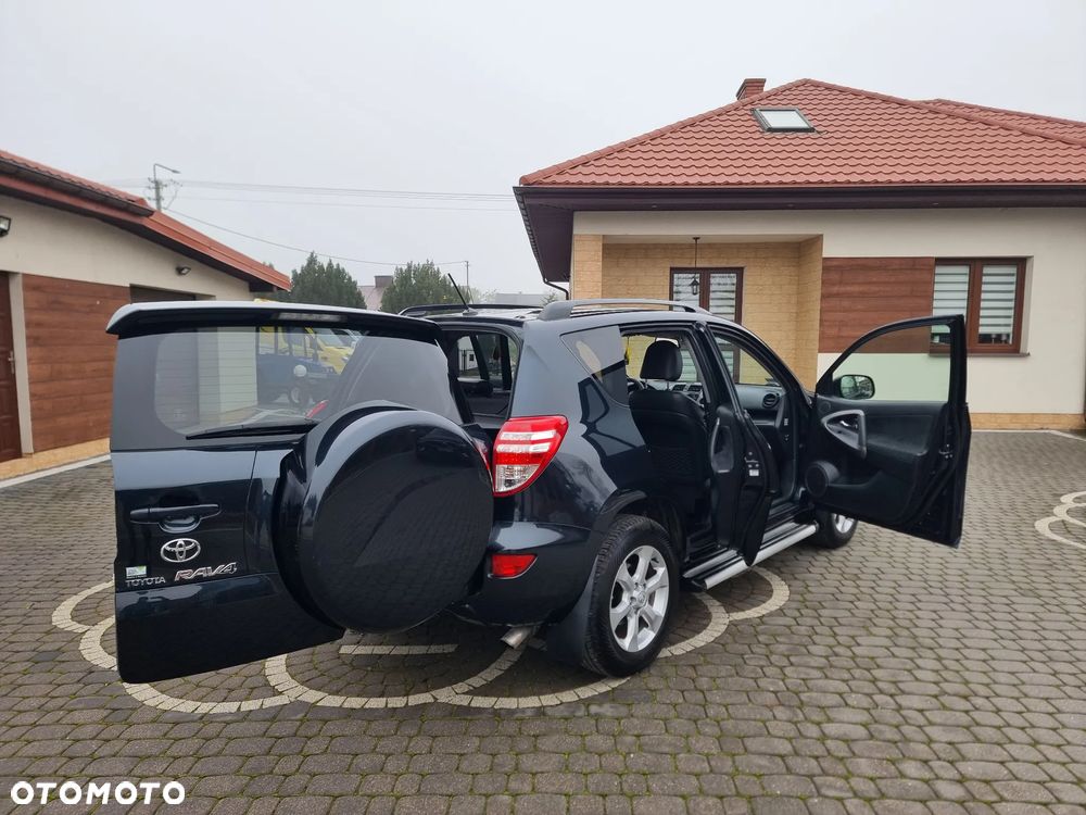 Toyota RAV4 2.2 D-4D Premium - 9