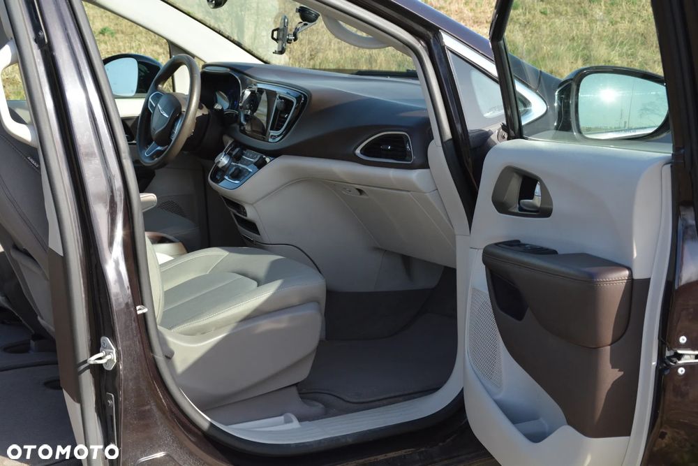 Chrysler Pacifica - 19