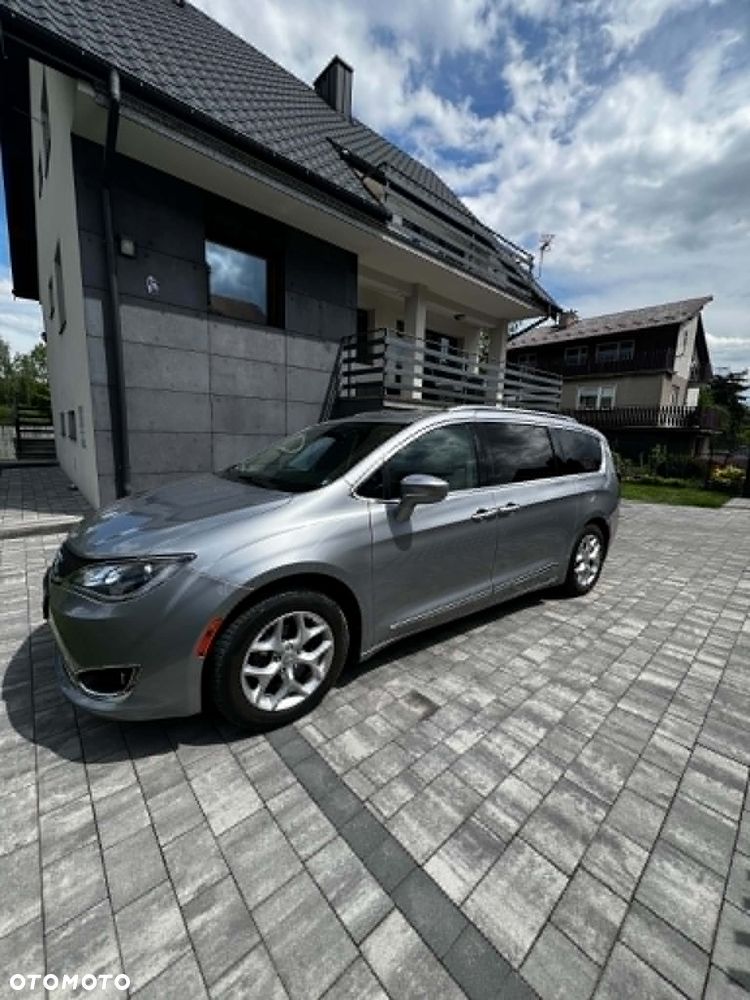 Chrysler Pacifica - 3