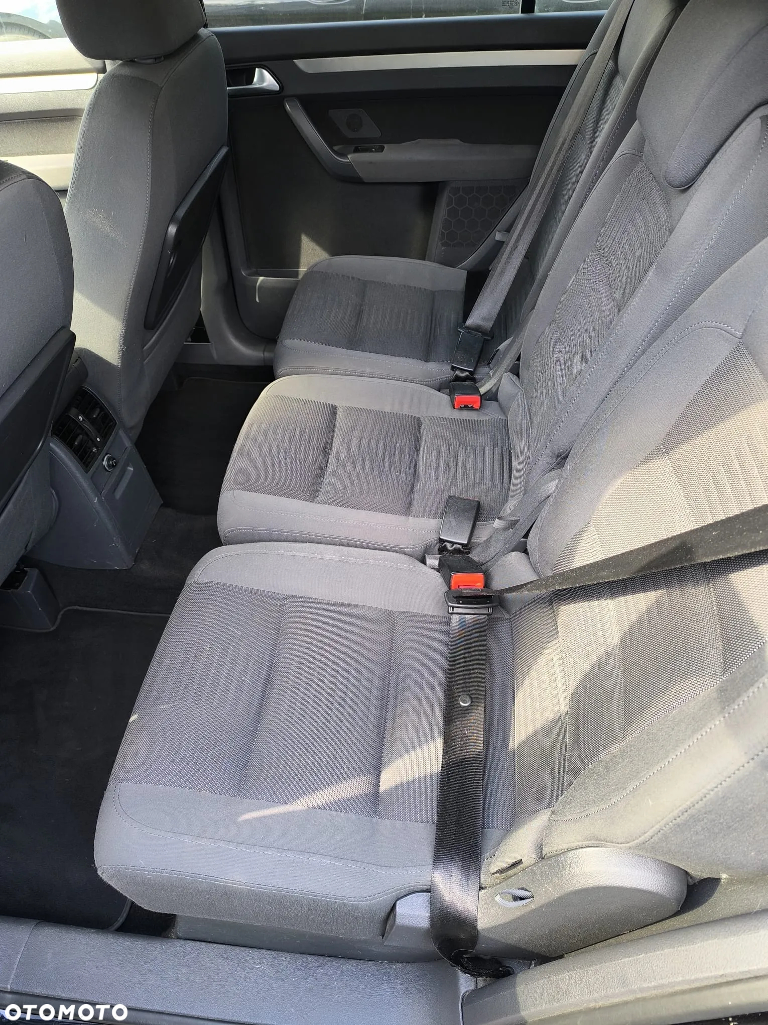 Volkswagen Touran 2.0 TDI DPF STYLE - 9