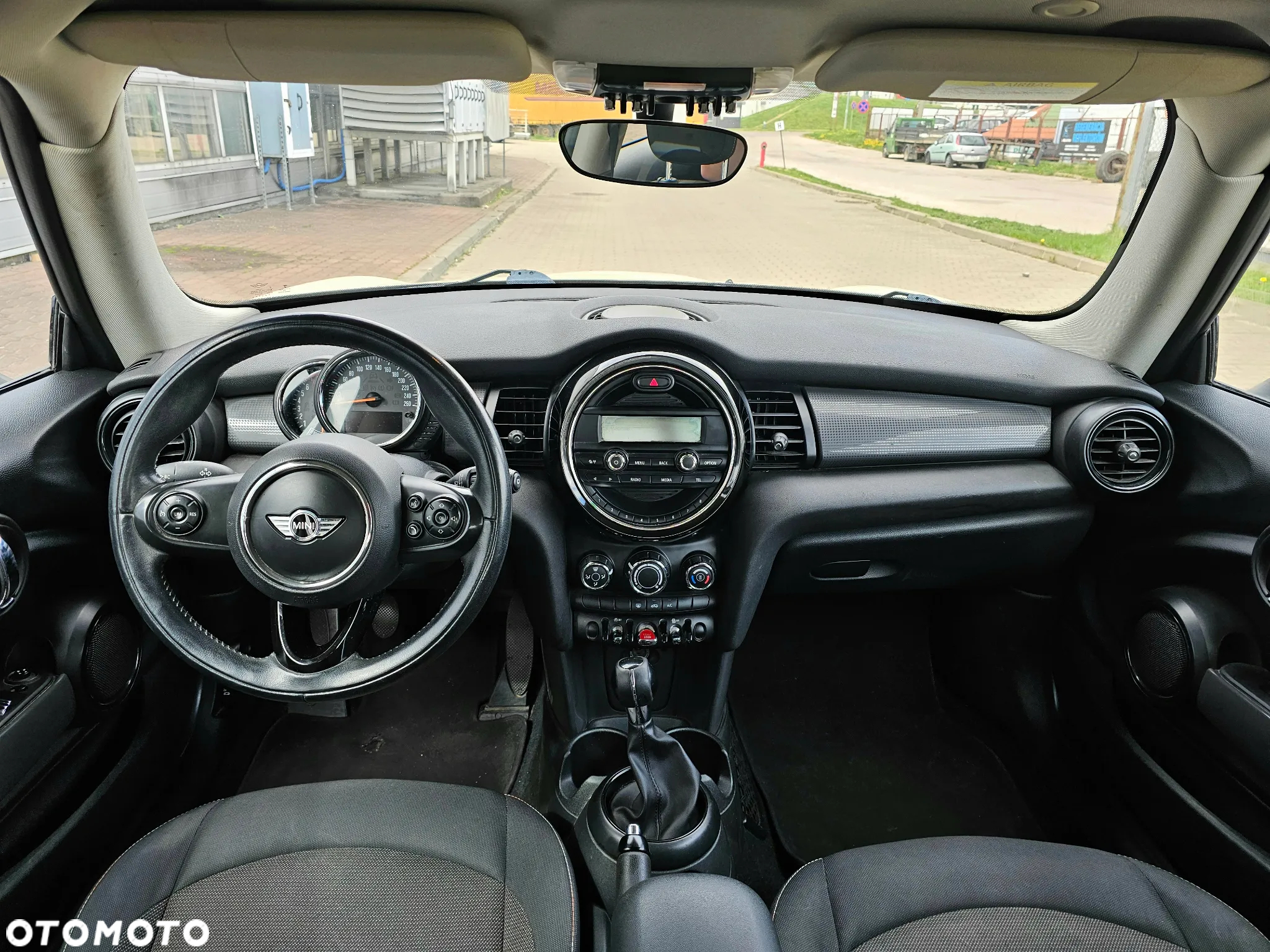 MINI Cooper Standard - 11