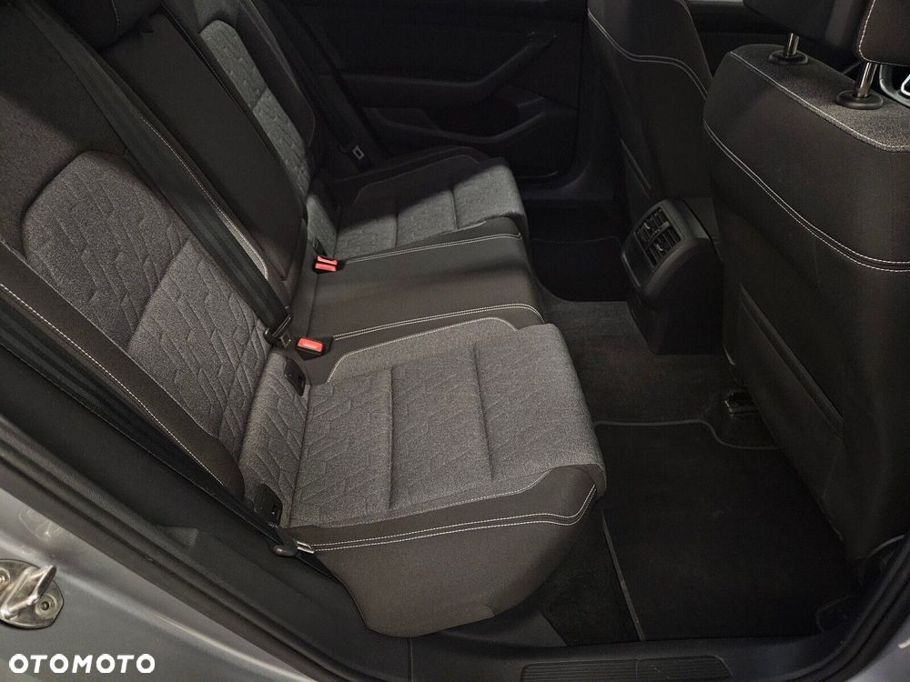 Volkswagen Passat - 10