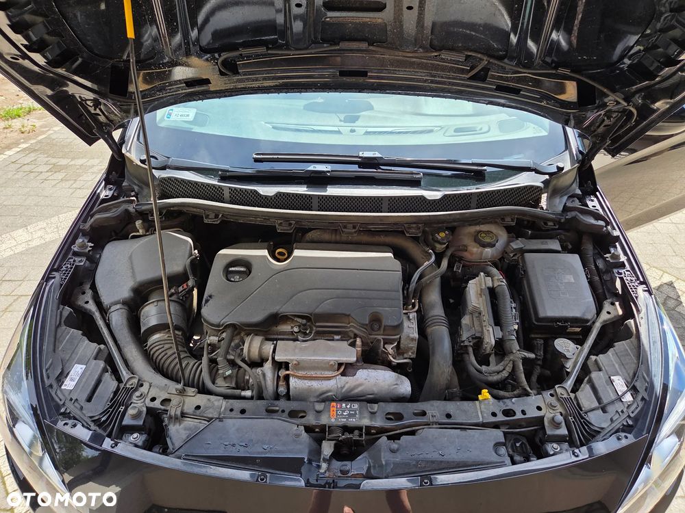 Opel Astra 1.4 T Elite - 10