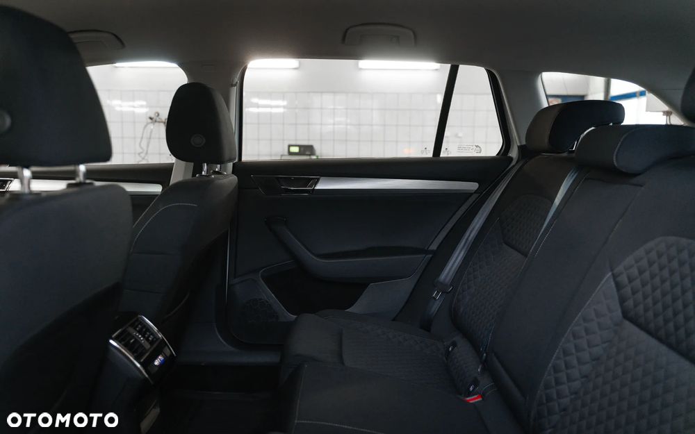 Skoda Superb 2.0 TDI Ambition DSG - 36