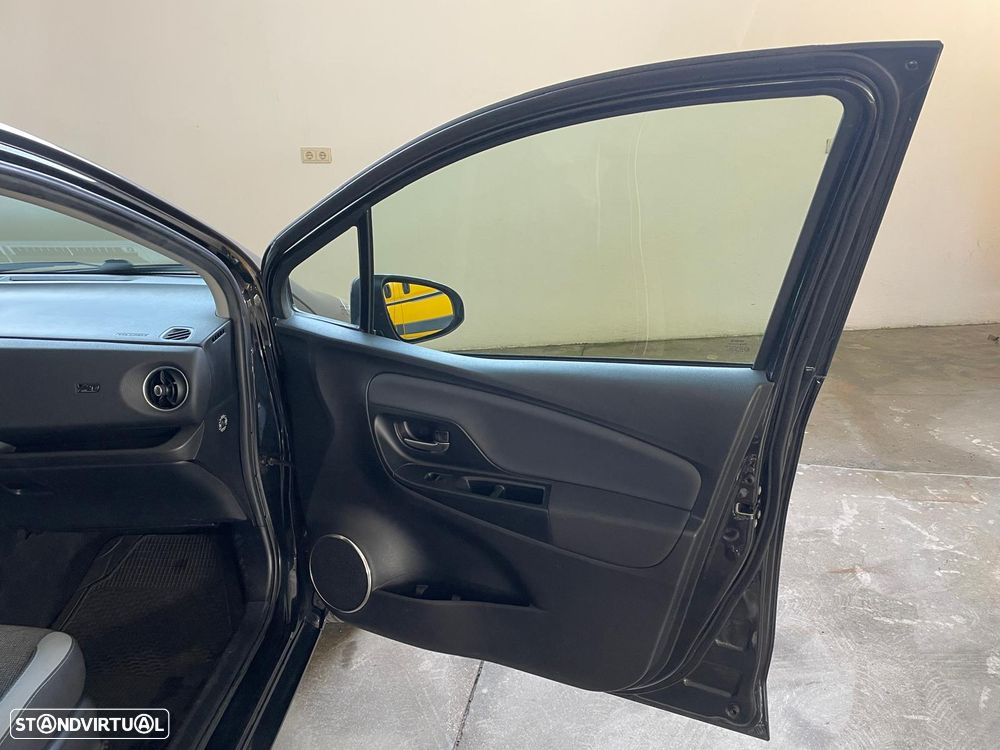 Toyota Yaris 1.5 VVT-i 20 Anos - 24