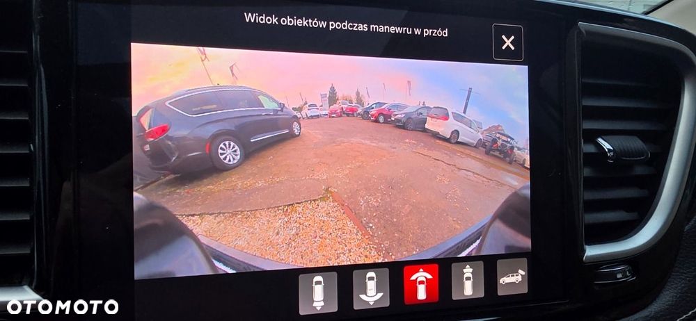 Chrysler Pacifica - 24