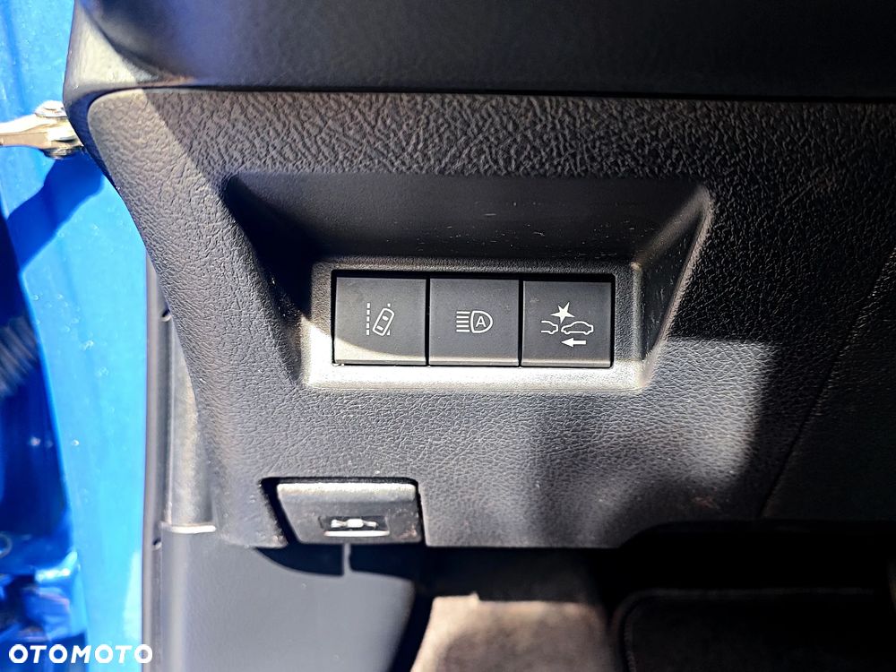 Toyota Yaris Hybrid 100 Selection Platinum - 18
