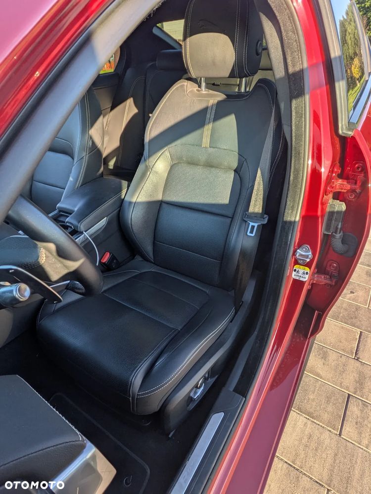 Jaguar XE 2.0 P250 R-Dynamic Black - 6