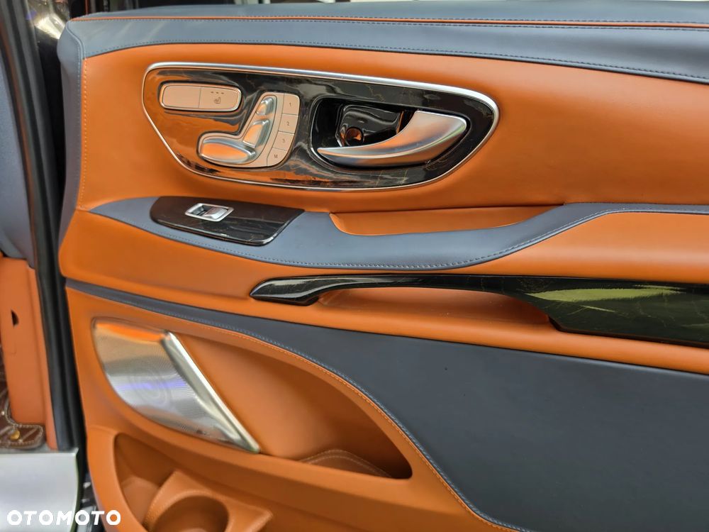 Mercedes-Benz Klasa V 300 extralang 9G-TRONIC Special Edition Avantgarde - 12