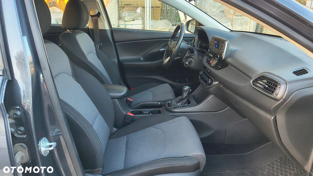 Hyundai i30 1.6 D Classic + DCT - 12