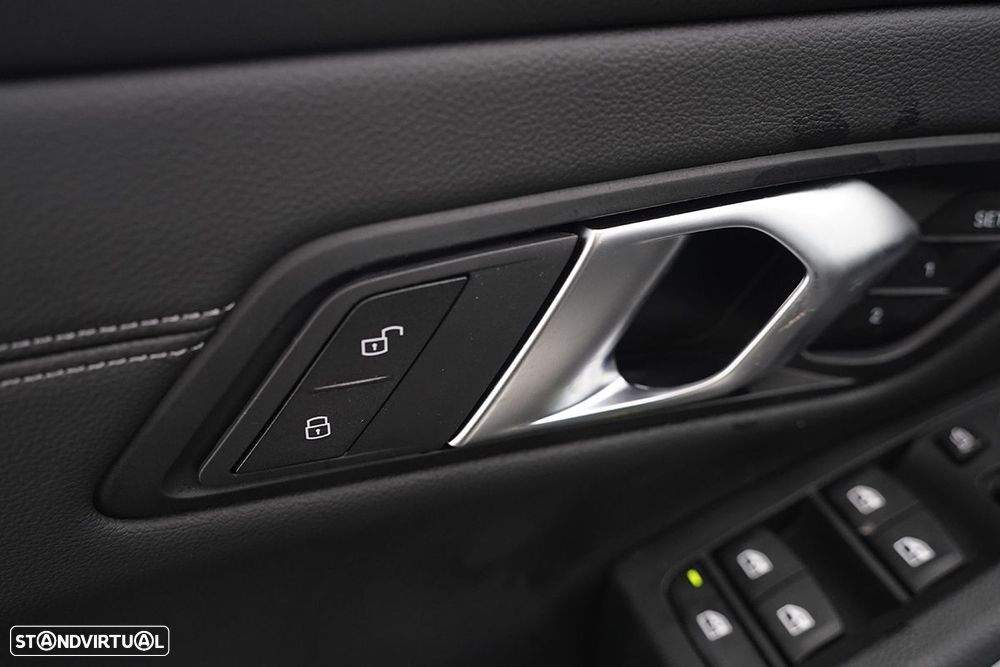 BMW 330 e Pack Desportivo M Auto — fotografia 19