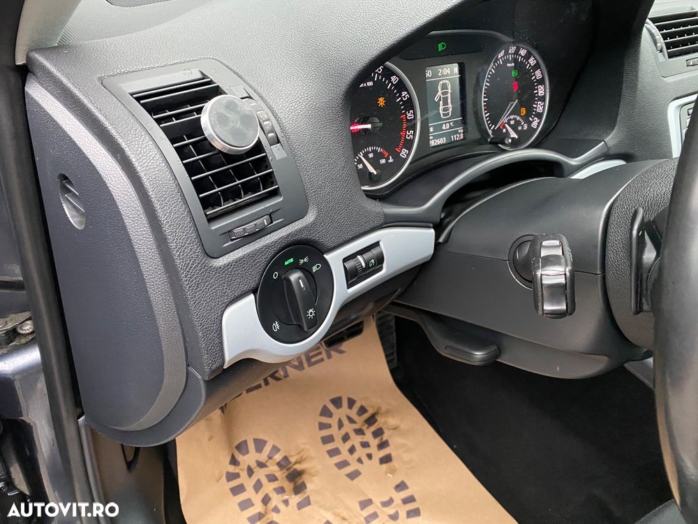 Skoda Octavia Combi 2.0 TDI DPF 4x4 DSG Scout - 17