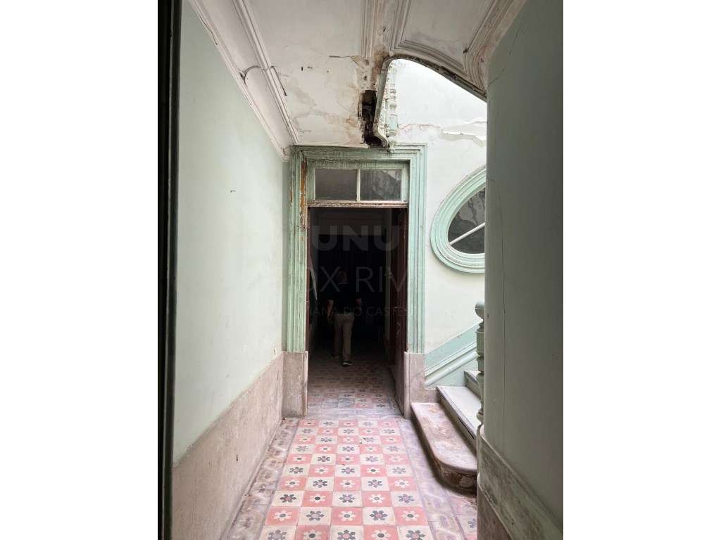 Prédio para restauro no centro histórico de Viana do Castelo - Grande imagem: 2/15