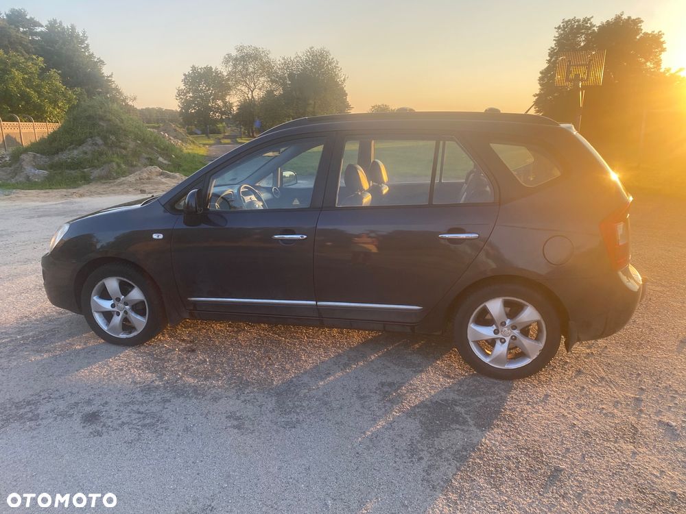 Kia Carens - 1