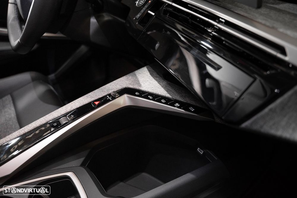 Peugeot 3008 1.2 Hybrid Allure e-DCS6 - 19