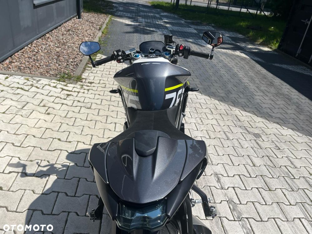 Triumph Street Triple - 19