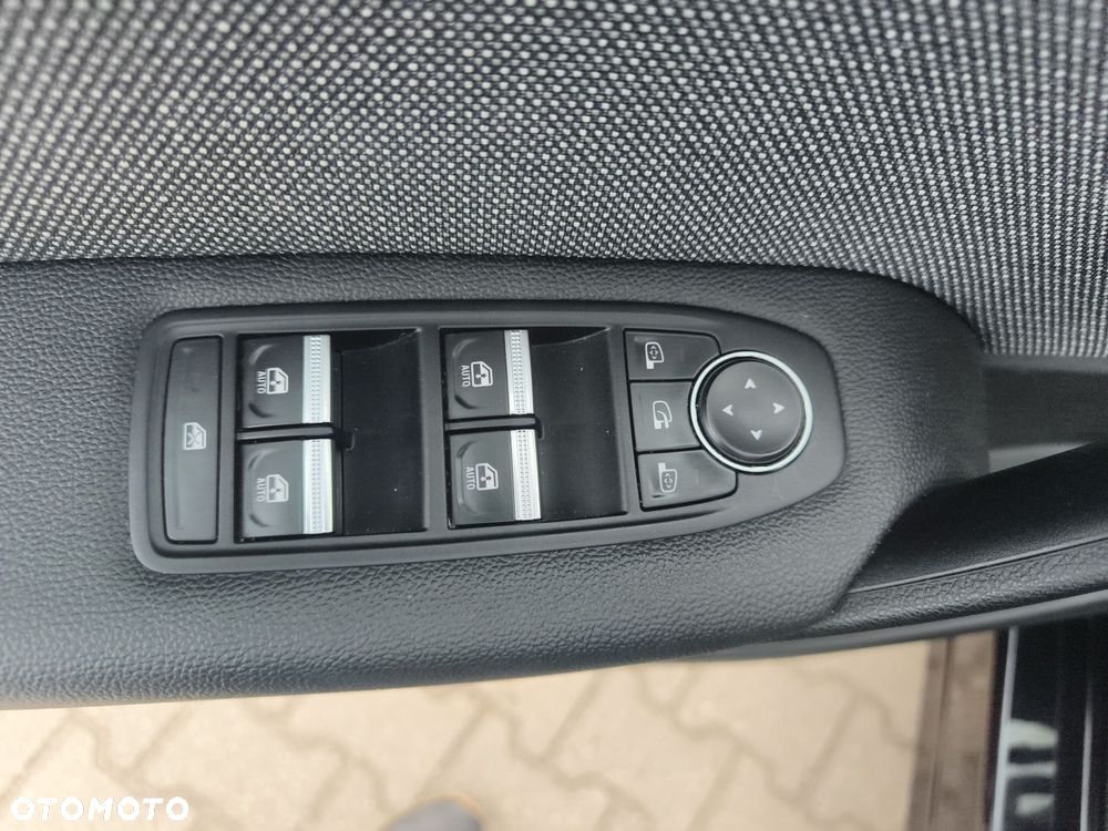 Renault Captur 1.3 TCe mHEV Techno - 17