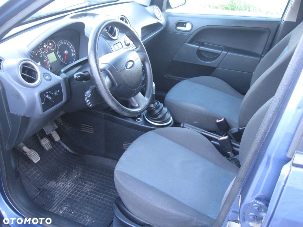 Ford Fiesta 1.3 Ambiente - 9
