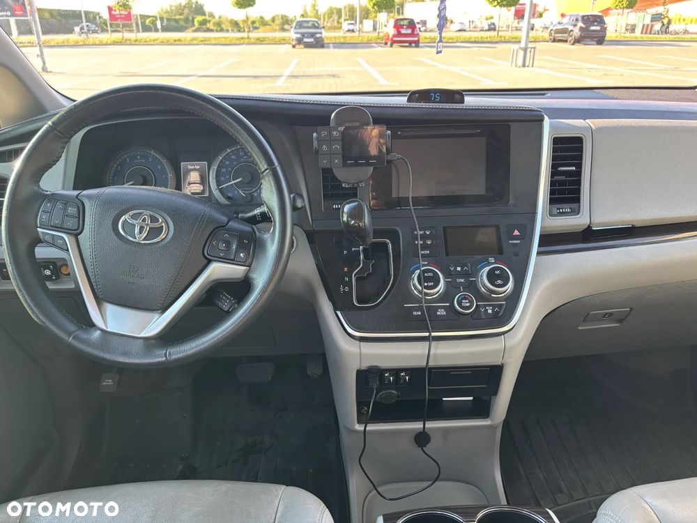 Toyota Sienna 3.5 V6 - 9