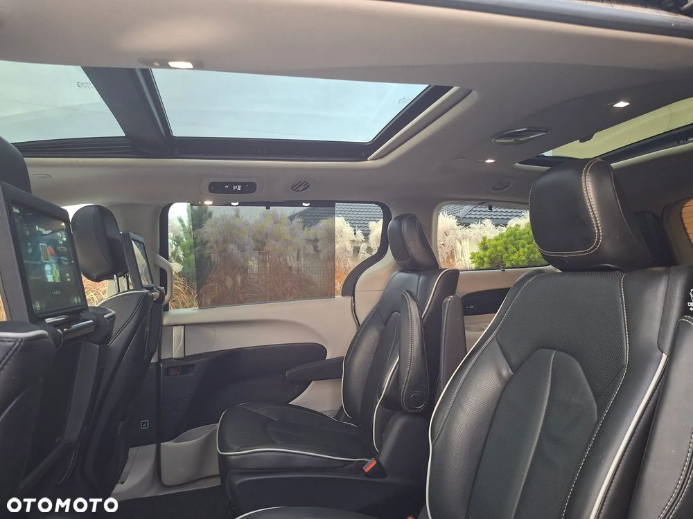 Chrysler Pacifica - 16