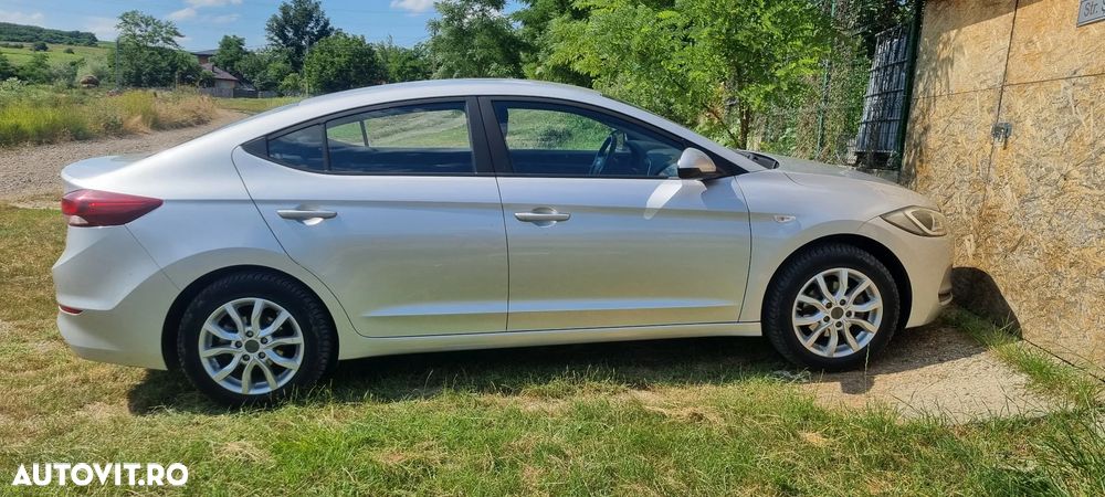 Hyundai Elantra 1.6 MPi Classic - 11