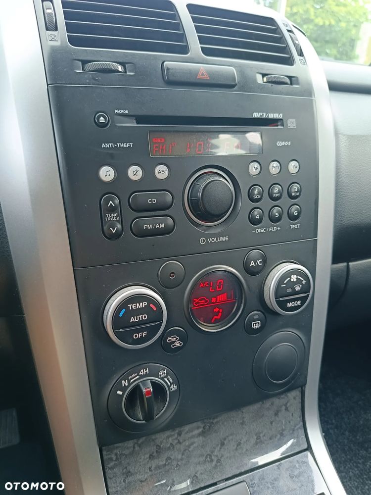 Suzuki Grand Vitara 2.0 - 17