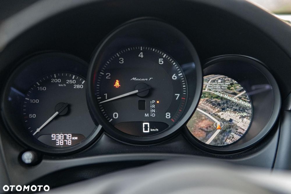 Porsche Macan T - 35