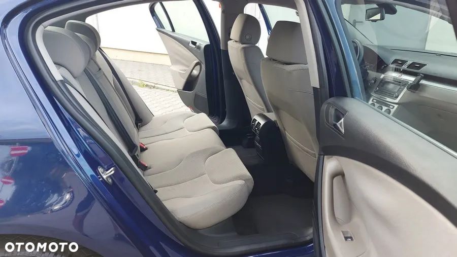 Volkswagen Passat 2.0 FSI Comfortline - 20