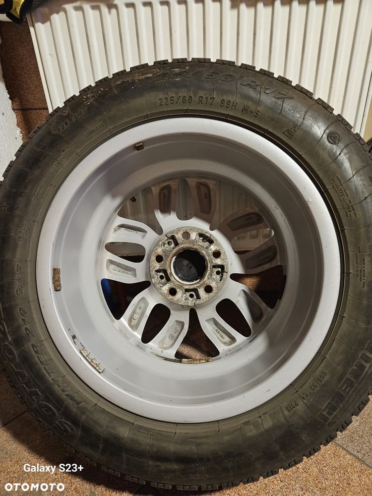 4 używane koła zimowe RunFlat Pirelli Sotozero winter 210  na obręczach aluminiowych R17, 225x60 - 12