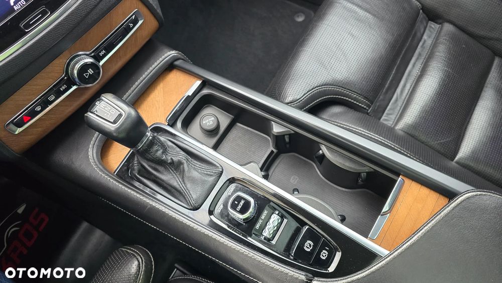 Volvo XC 90 D5 AWD Geartronic Inscription - 24