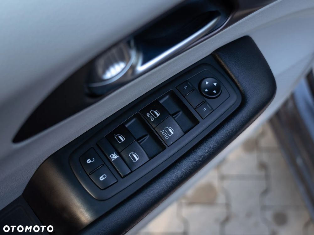 Chrysler Pacifica - 27