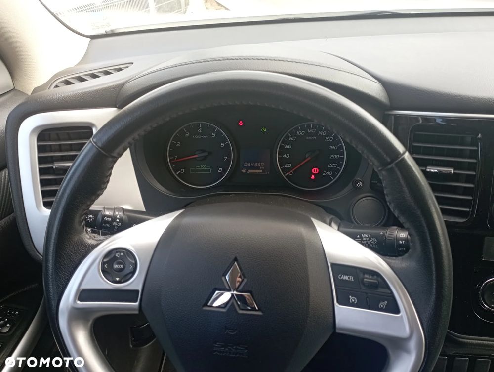 Mitsubishi Outlander 2.0 Invite + 2WD - 9