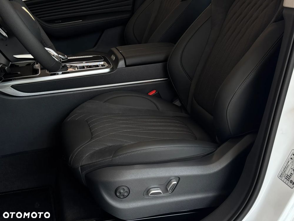 Hongqi HS5 2.0T Executive AWD - 12