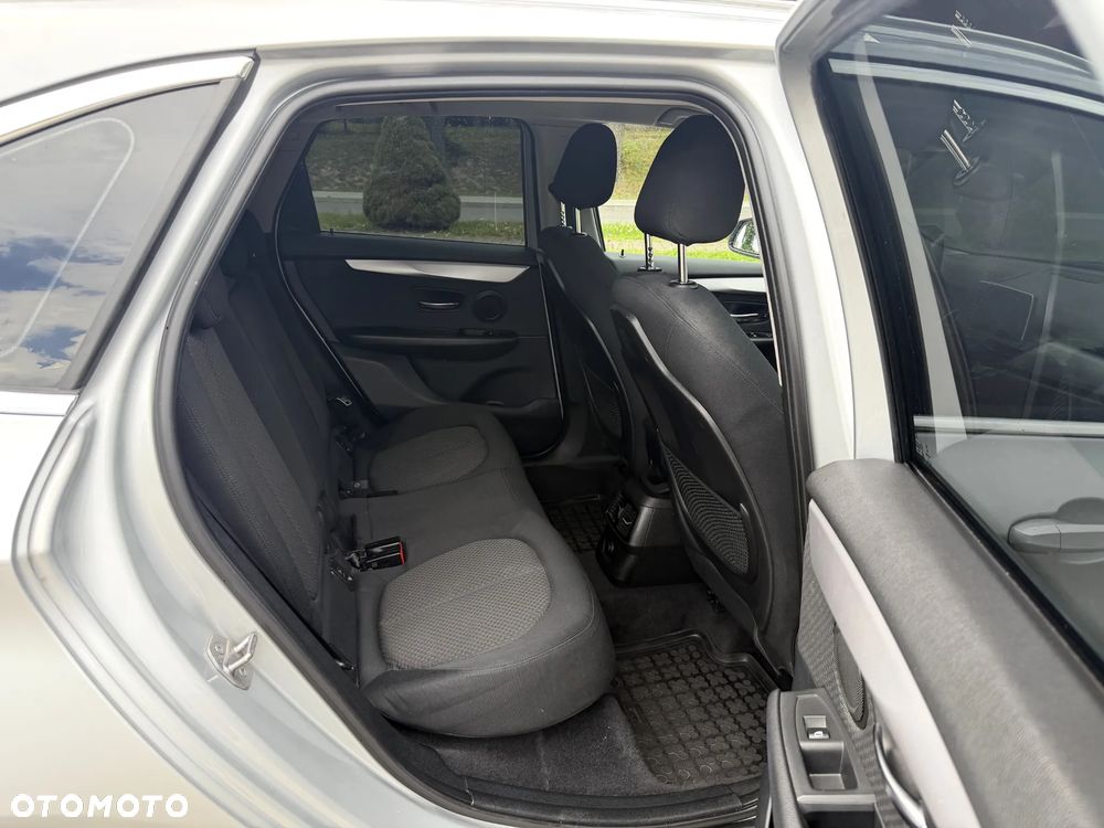 BMW Seria 2 218d - 15