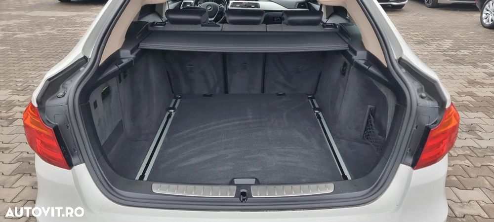 BMW Seria 3 320d xDrive Sport-Aut. - 32