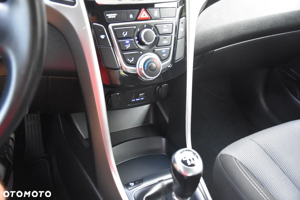 Hyundai i30 blue 1.4 YES Gold - 34