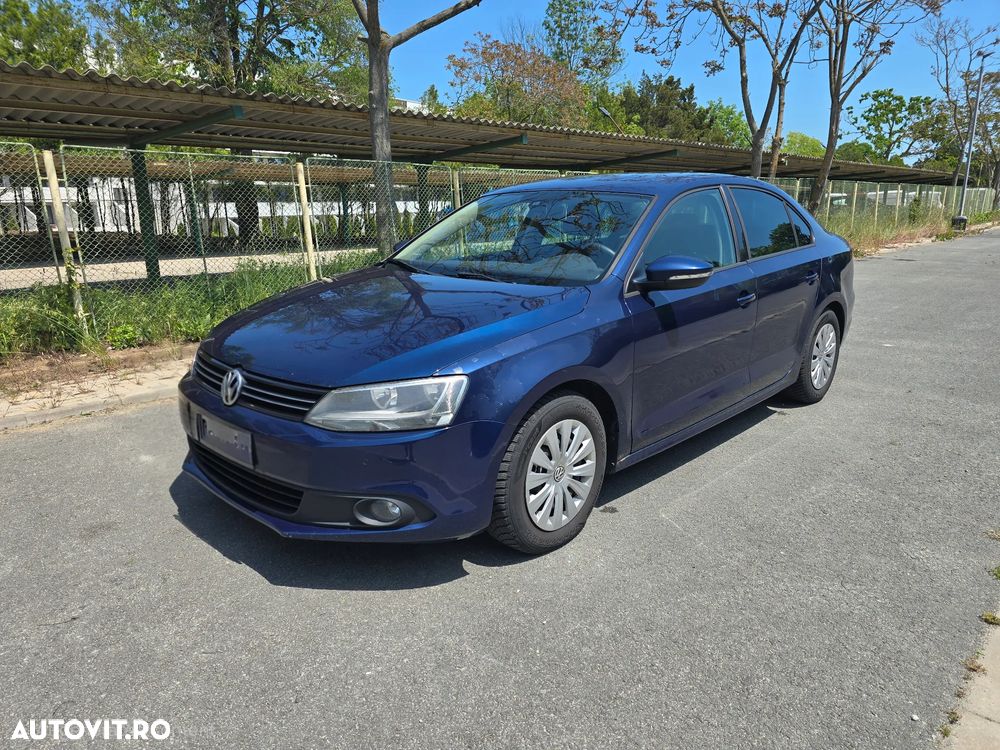 Volkswagen Jetta - 1
