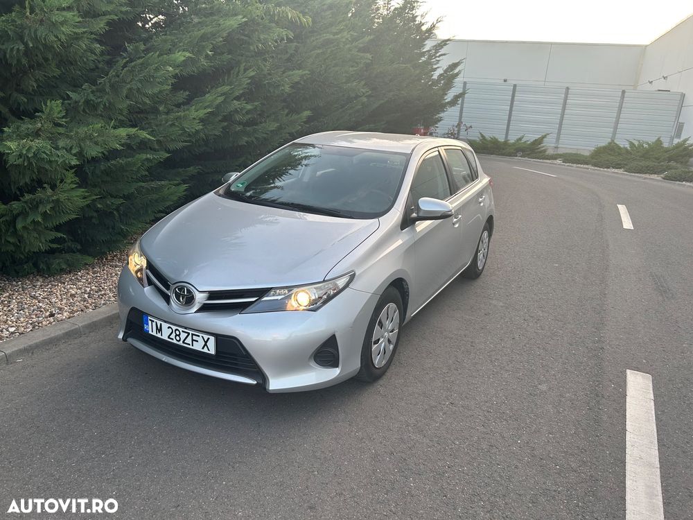 Toyota Auris 1.33 Dual-VVT-i - 1