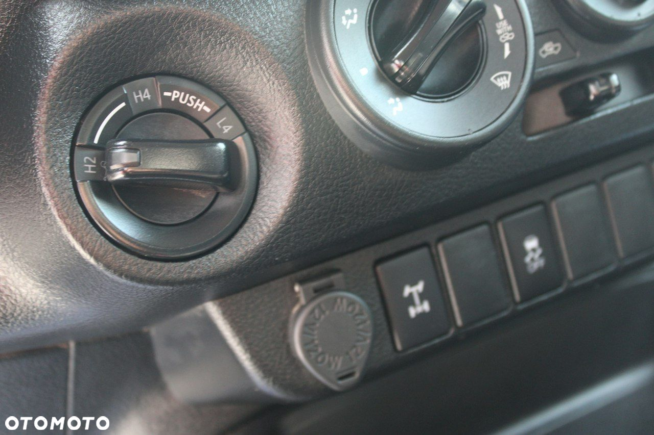 Toyota Hilux - 24