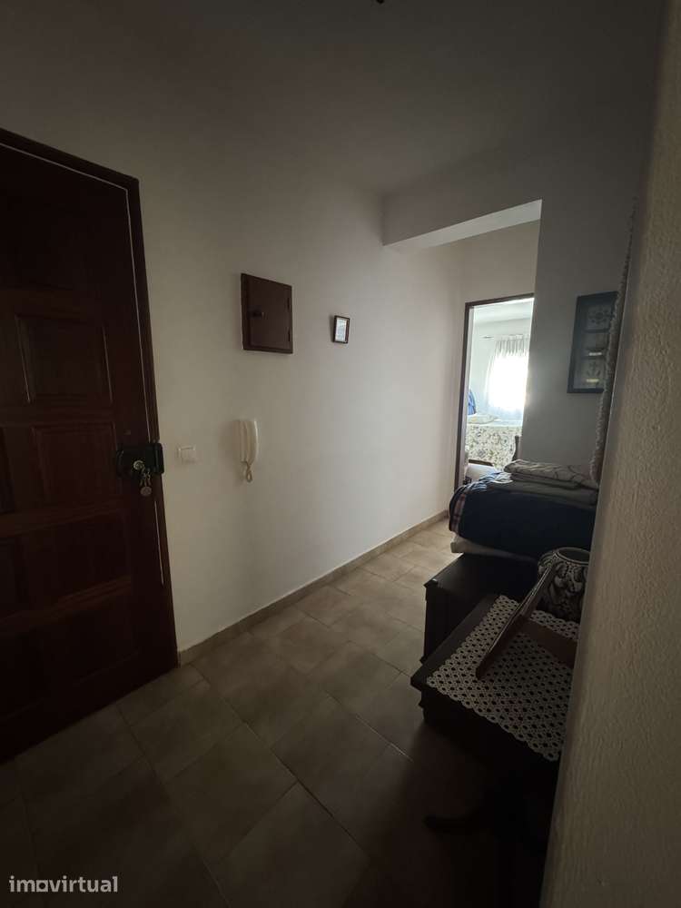 Apartamento T2 em 1° andar sem elevador, com varanda e terraço - Grande imagem: 3/15
