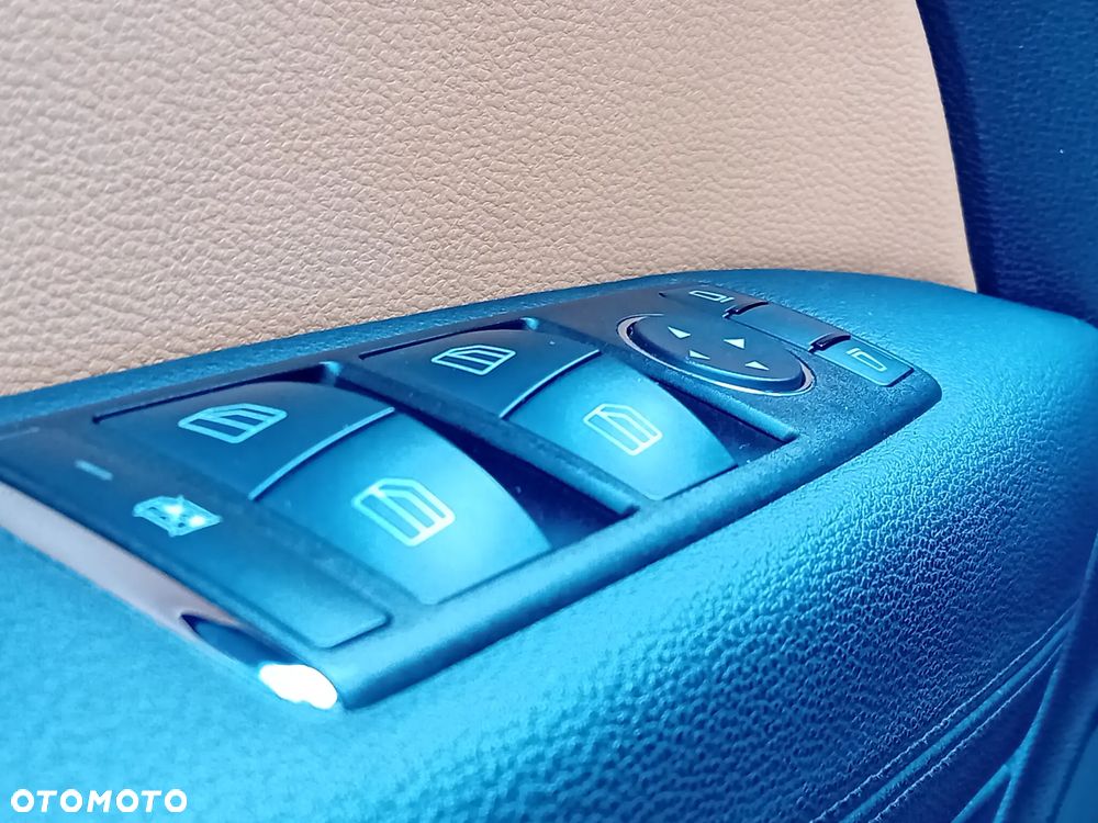 Mercedes-Benz Klasa E 350 CGI Coupe BlueEFFICIENCY 7G-TRONIC Elegance - 17