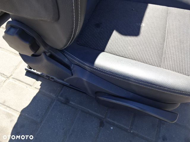Komplet foteli Opel Zafira B 7-osób - 11