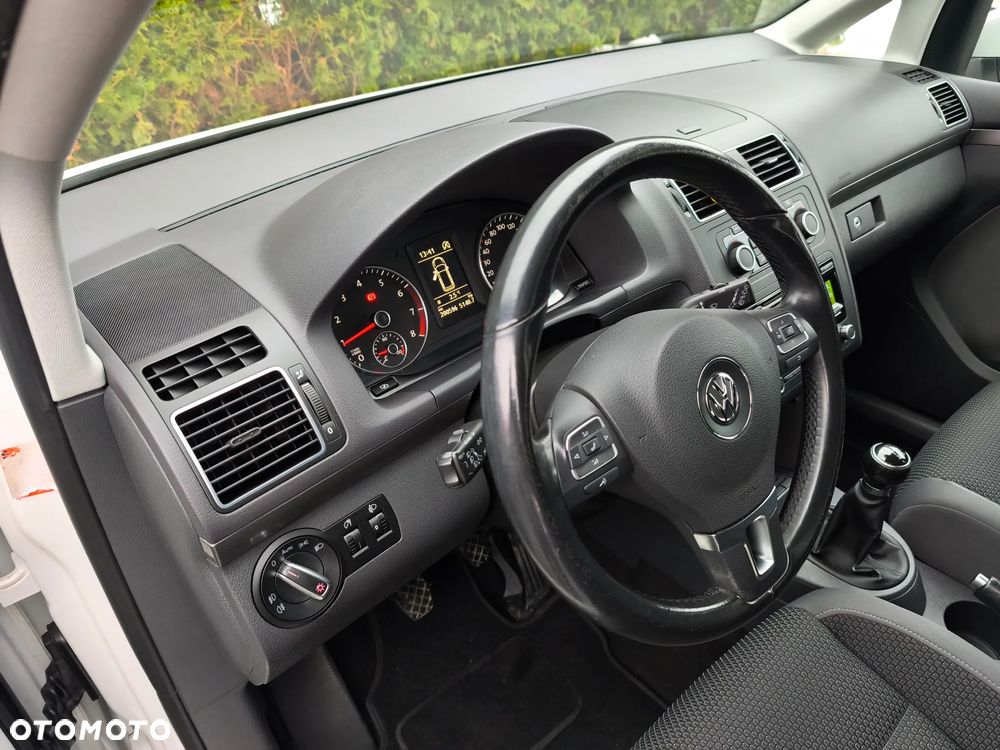 Volkswagen Touran - 11