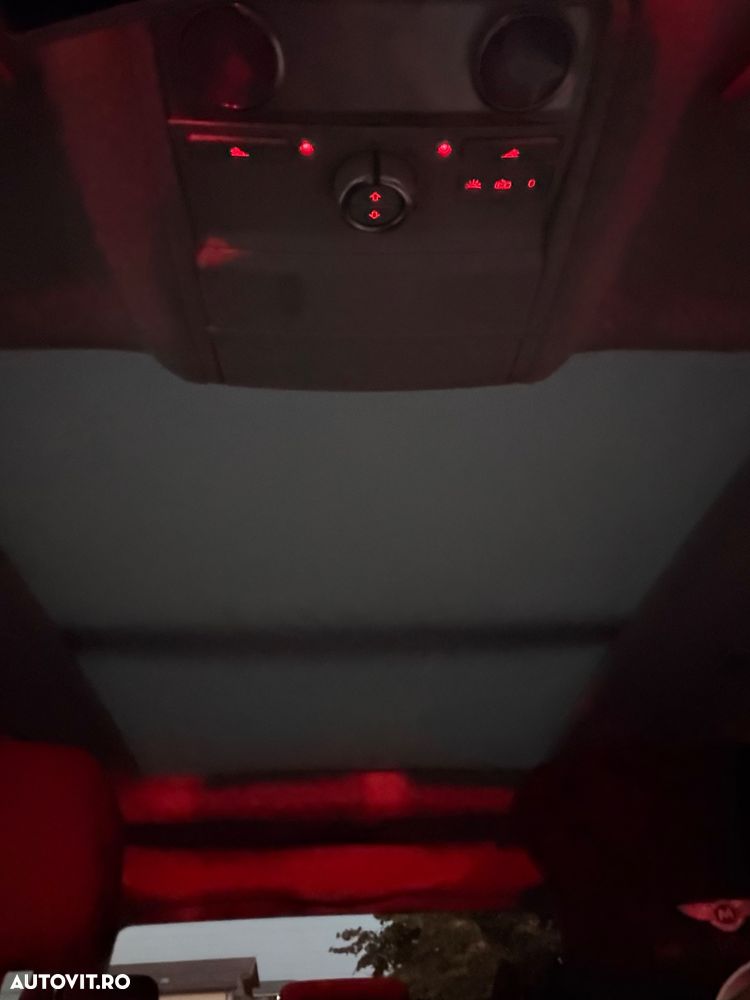 Volkswagen Touran - 29