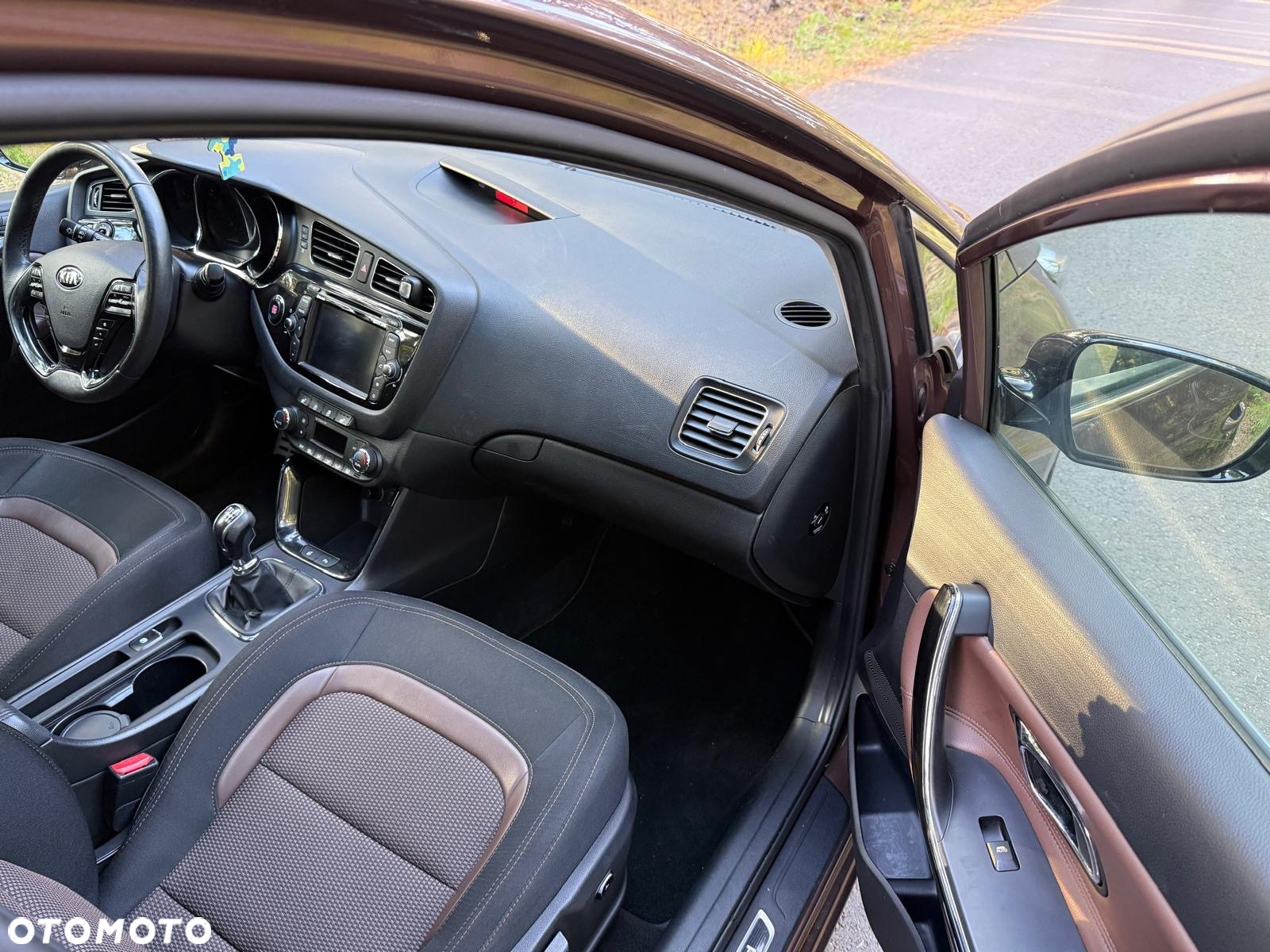 Kia Ceed 1.6 GDI Fifa World Cup Edition - 14