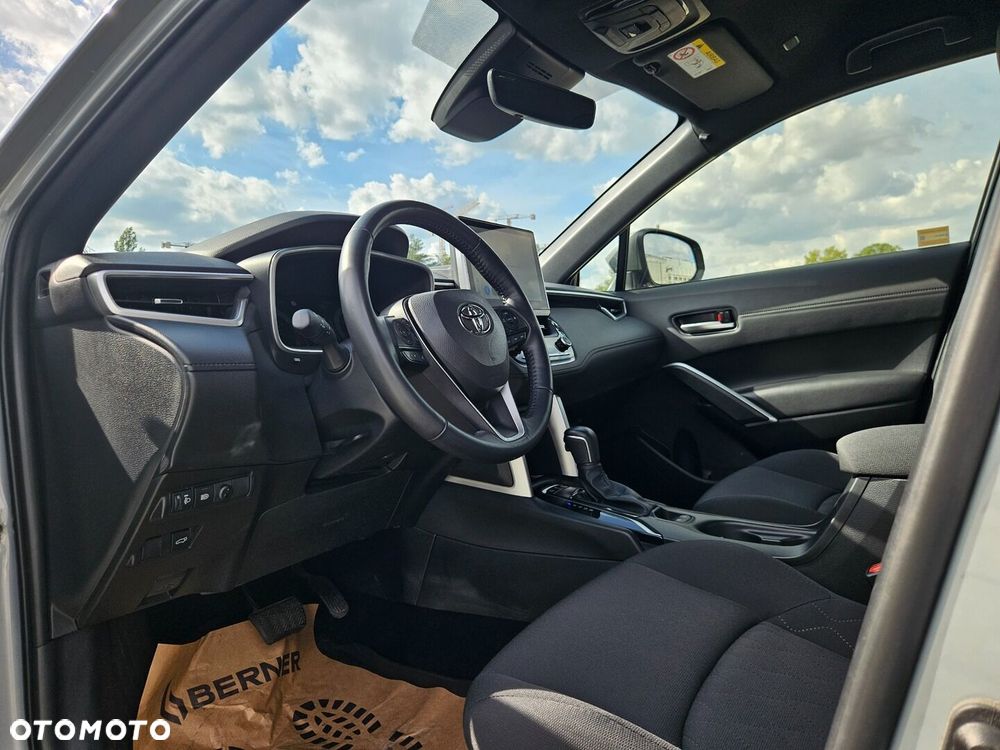 Toyota Corolla Cross - 18
