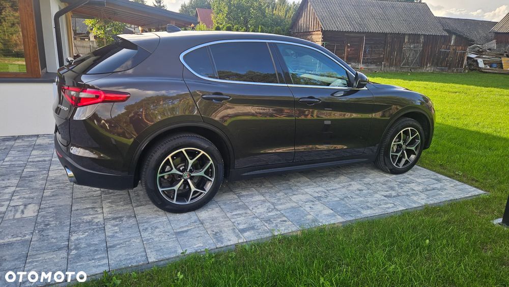 Alfa Romeo Stelvio - 1